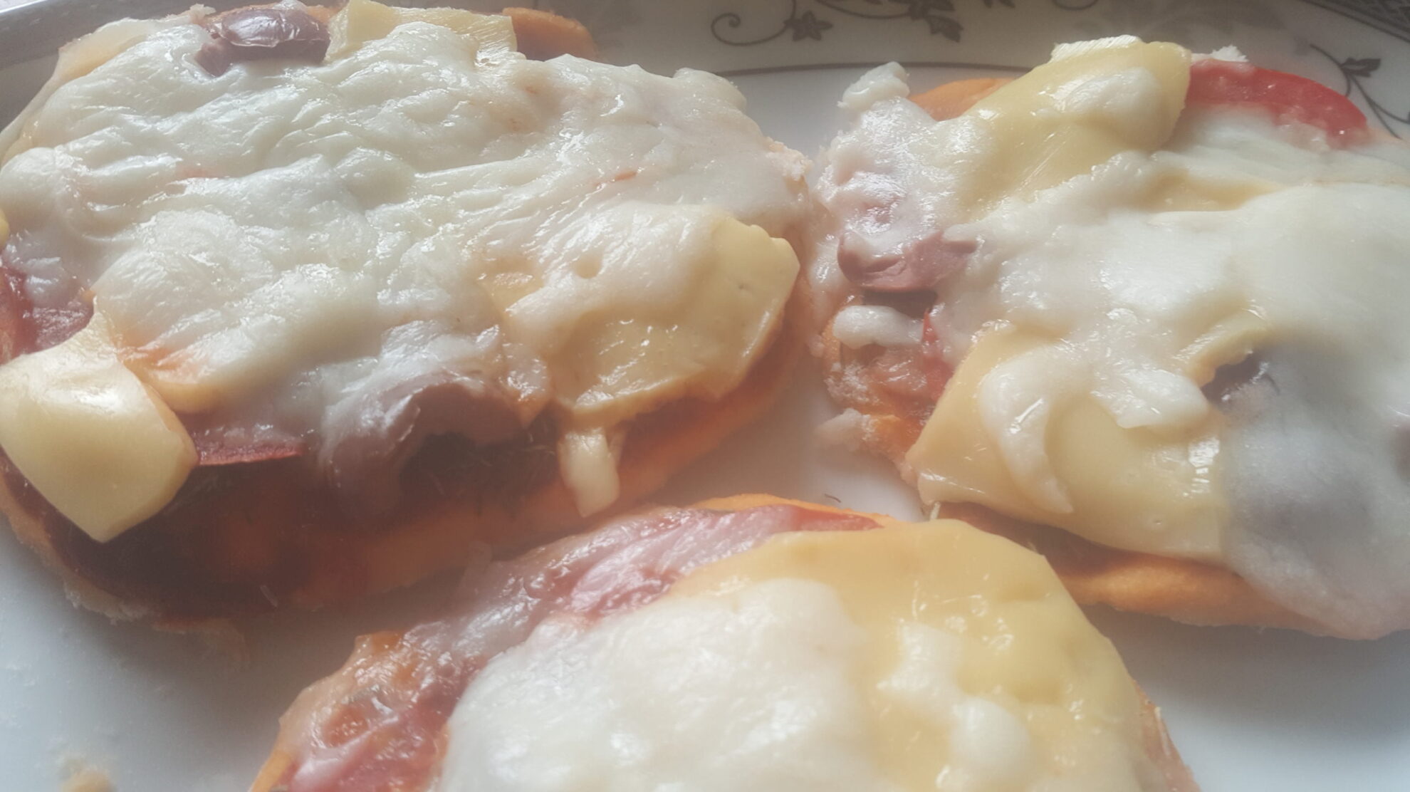 Microwave Gluten-free Mini Pizza