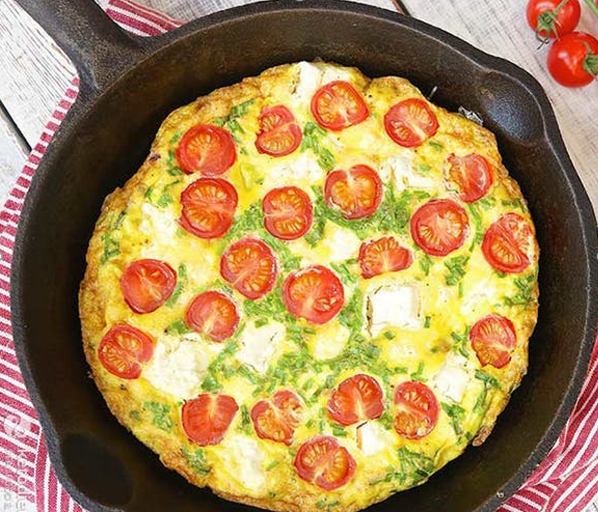 QUICK KETO FRITTATA WITH TOMATOES AND CHEESE